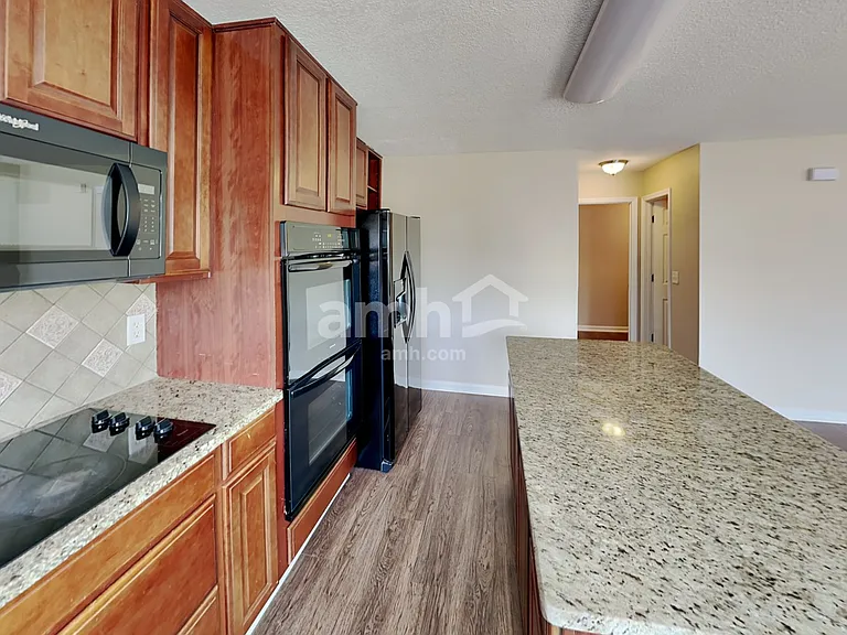 664 Mackenzie Cir — Photo 3