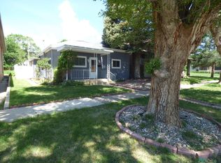 336 N 3rd St, Raton, NM 87740