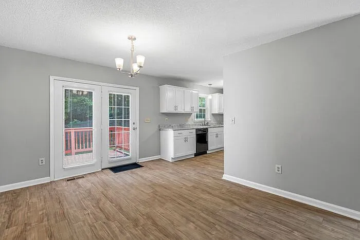1811 Cody Ave — Photo 9