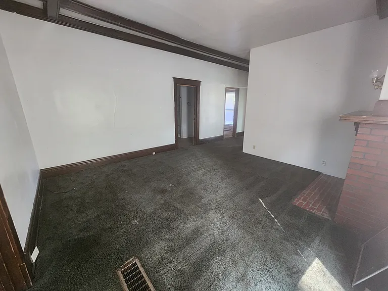 223 Broadway St — Photo 11
