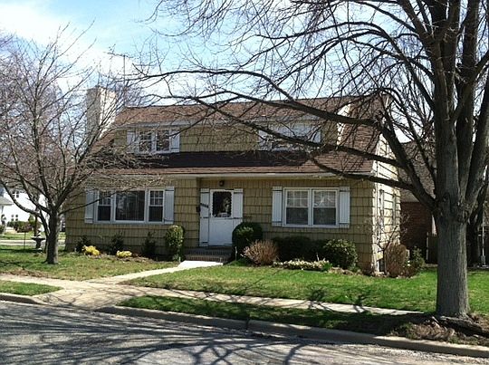 2nd image of 2033 Chestnut St
