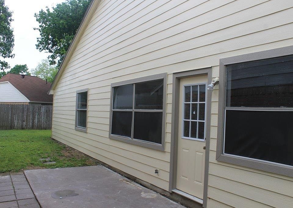 1st image of 7145 Village Lake Dr