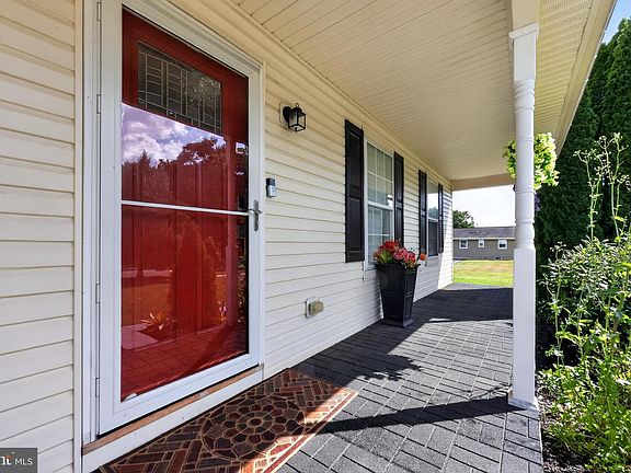3rd image of 100 Rose Ct