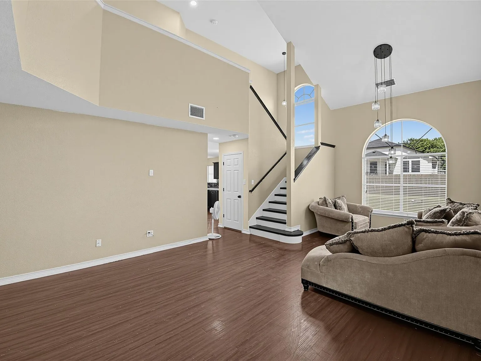4 bed, 3.0 bath, 1878 sqft, $2,200 — Photo 3