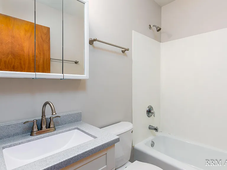 116 W Austin Ave #B — Photo 9