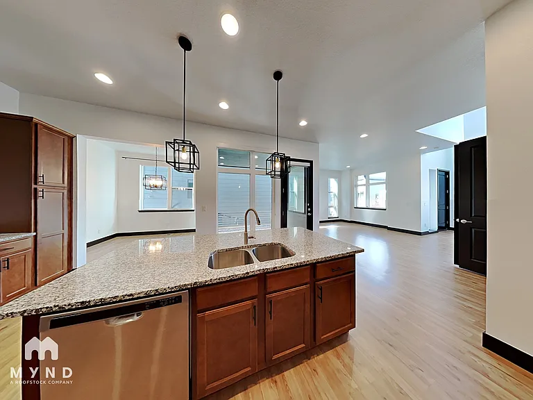5894 Perth St — Photo 16
