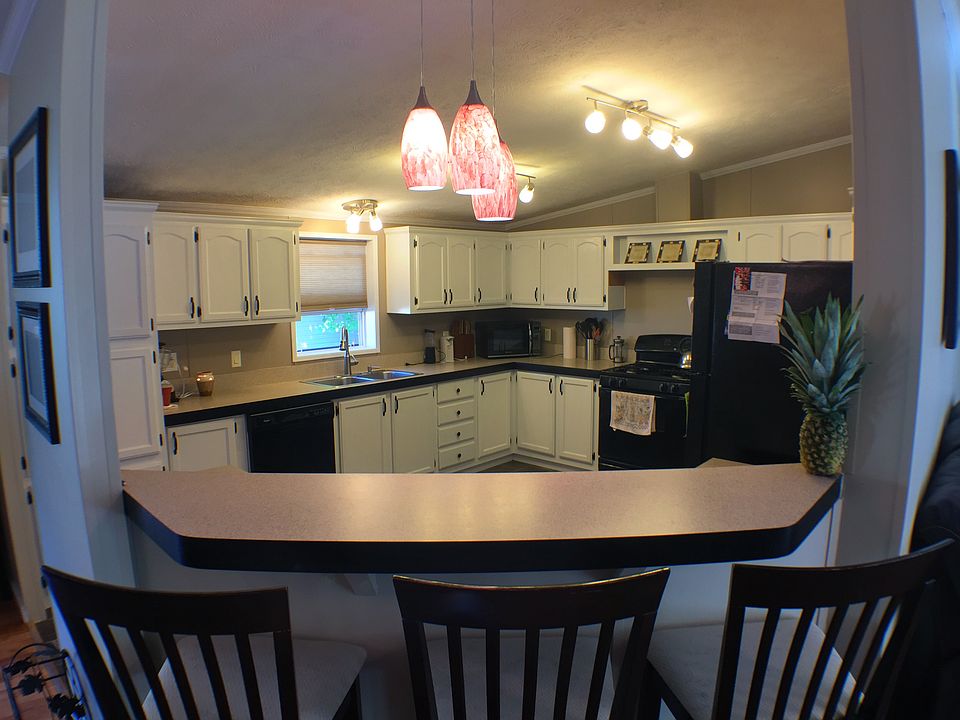 1st image of 22 Pine Cone Dr