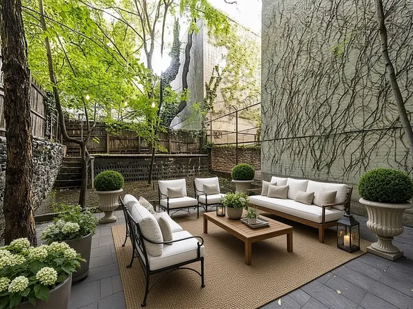 322 E 74th St, New York, NY
