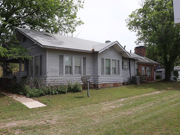 2nd image of 210 E Roberts St