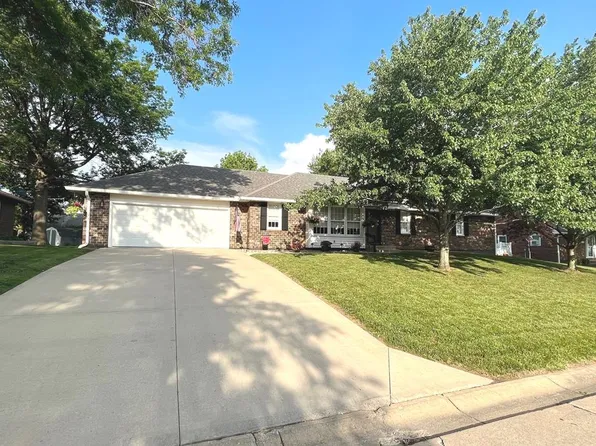 907 Sunnyview Dr, Chillicothe, MO 64601