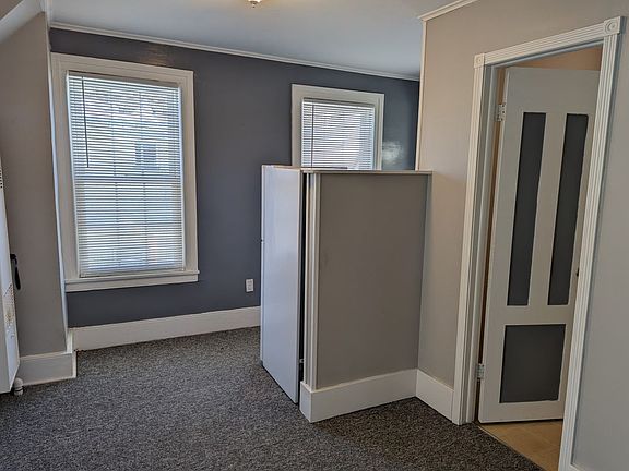 4th image of 5486 Broadway St