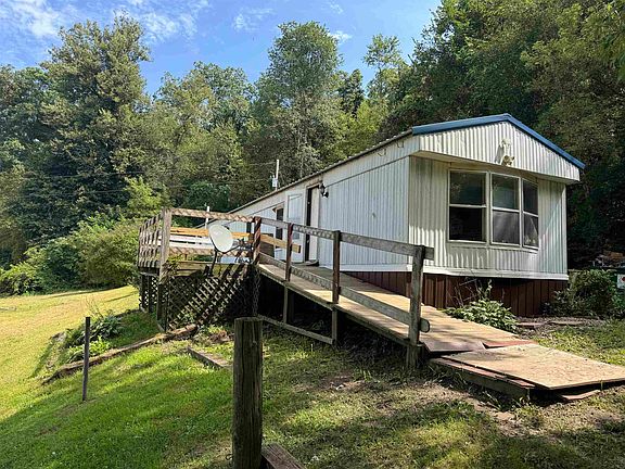 3rd image of 33981 Smyth Hollow Rd