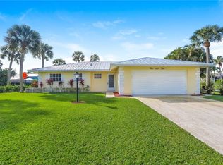 494 Bayside Ave, Naples, FL 34108