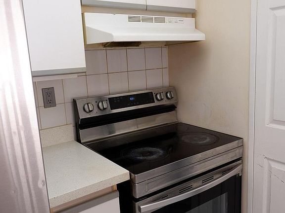 3rd image of 285 Enfield Pl Unit 1410