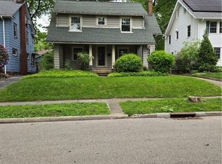 2209 Lamberton Rd, Cleveland Heights, OH 44118