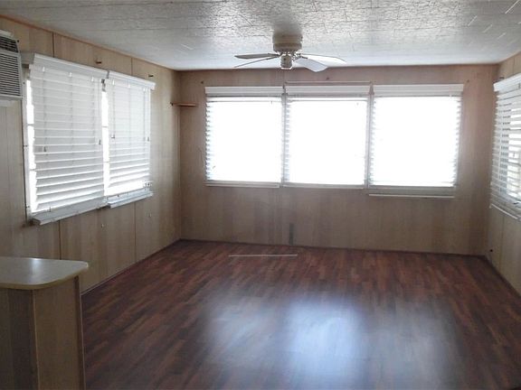 2nd image of 1833 Hoyle Dr