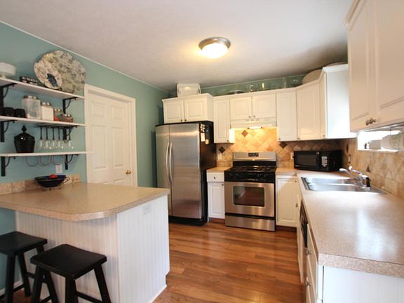 3rd image of 727 Kommer Ct NW