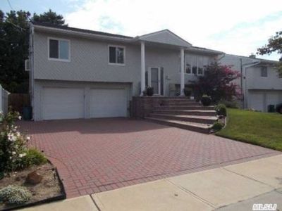 2993 Beach Dr, Merrick, NY, 11566