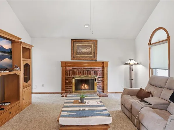 8013 N Lydia Ave, Gladstone, MO 64118