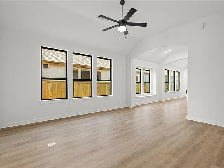 21211 Electric Light Trl — Photo 6