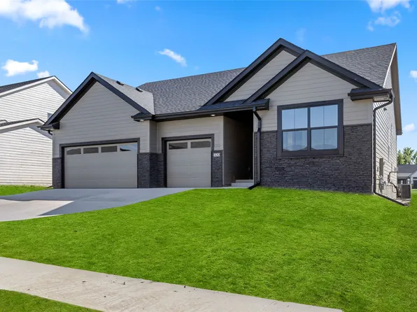 320 NW Ashley Ave, Waukee, IA 50263