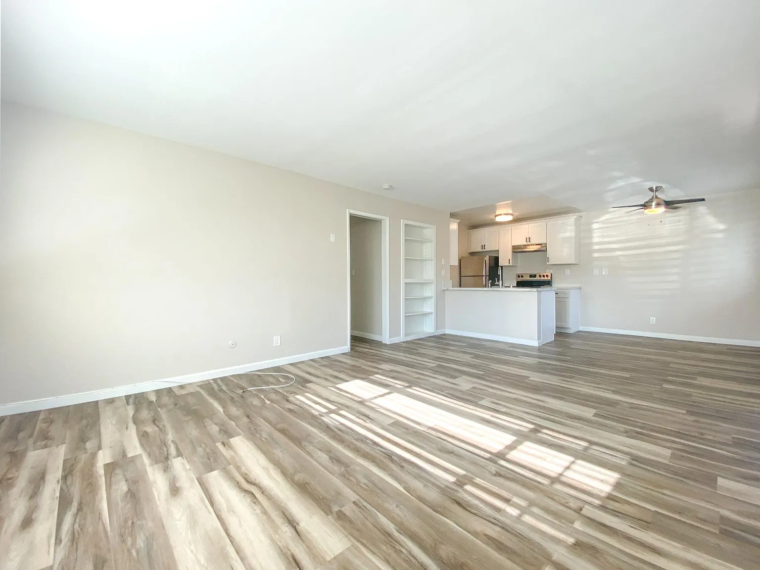 2 bed, 950 sqft, $3,080 — Photo 4