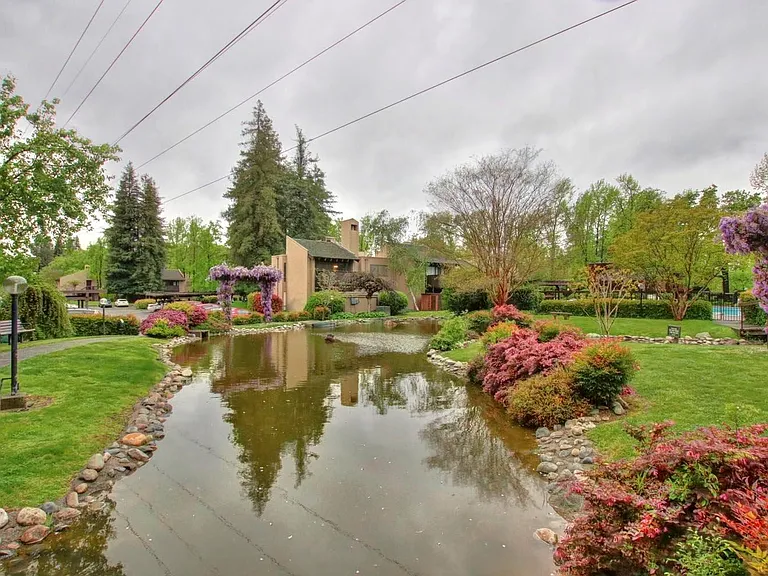 877 Woodside Ln E #9 — Photo 22