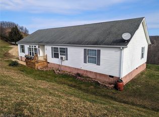 209 Payne Rdg, Walton, WV 25286