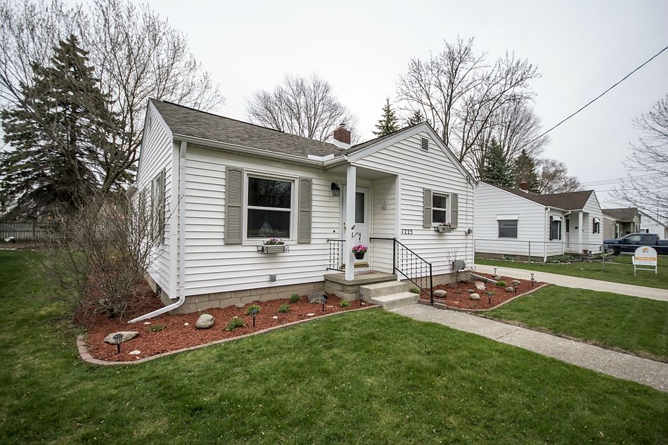 MAKE YOUR MOVE TO MICHIGAN! Move right into this well-maintained three bedroom ranch style home in the heart of Midland featuring 1,072 sq ft of living space and a full basement. Hardwood flooring and crown molding complement most of the main level, and the beautifully renovated kitchen features stainless steel appliances and Corian counter tops. Lots of storage throughout several built in shelves and closets, and windows were replaced in 2010. Don't wait, call today for your own private showing!