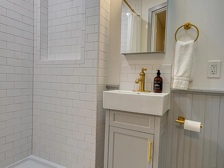 350 Lamont Pl — Photo 15