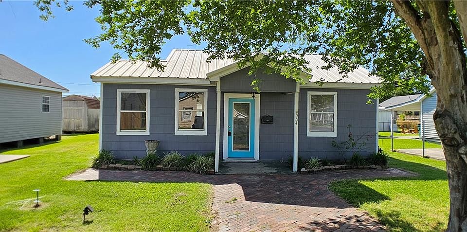 1st image of 704 Carmadelle St