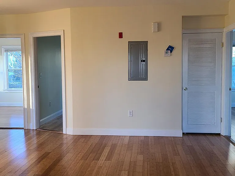 9 Alban St #3 — Photo 7