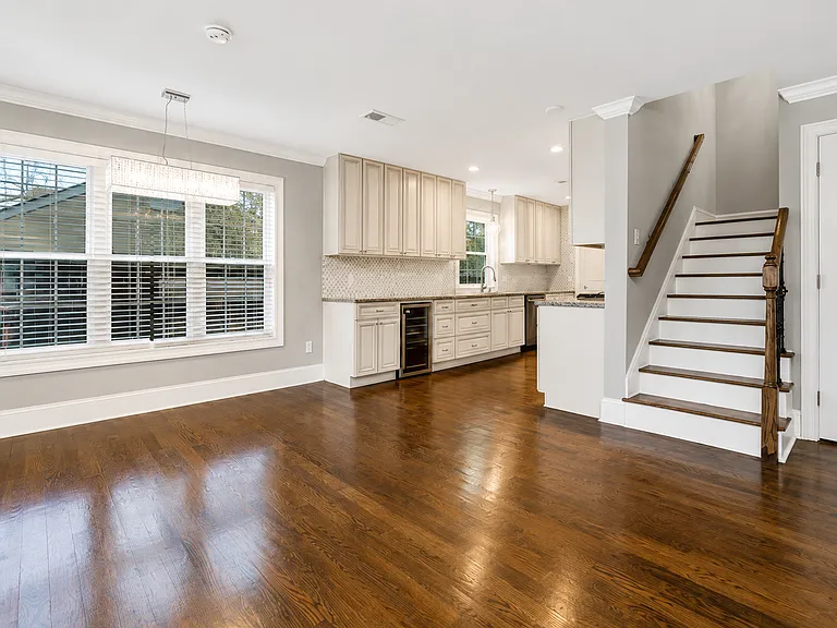 2511 Yadkin Ave — Photo 4