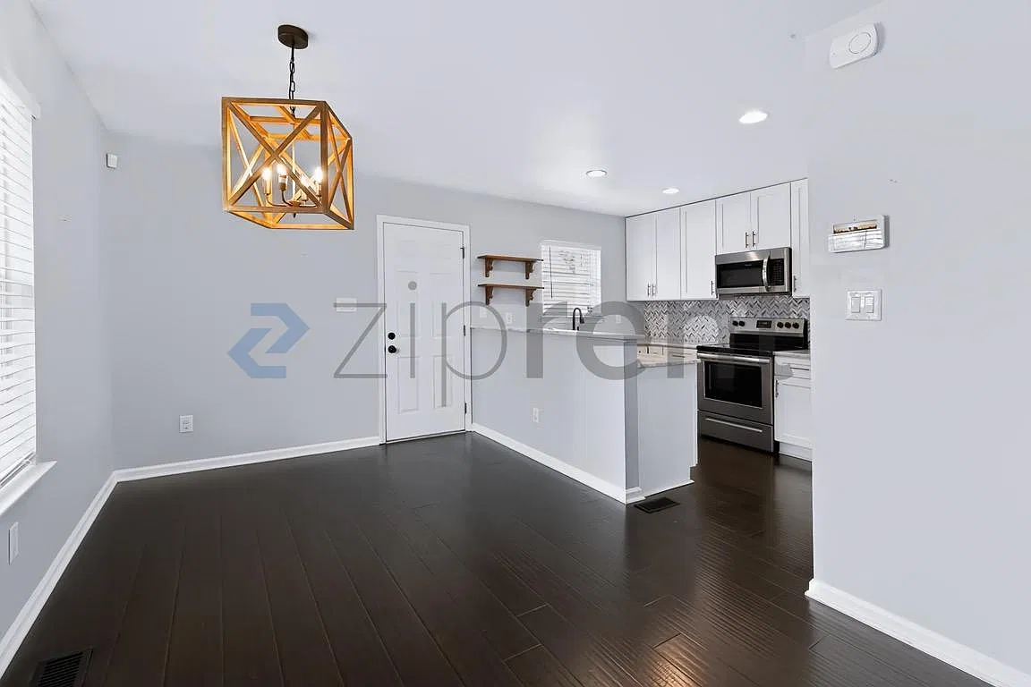4 bed, 1332 sqft, $2,500 — Photo 4