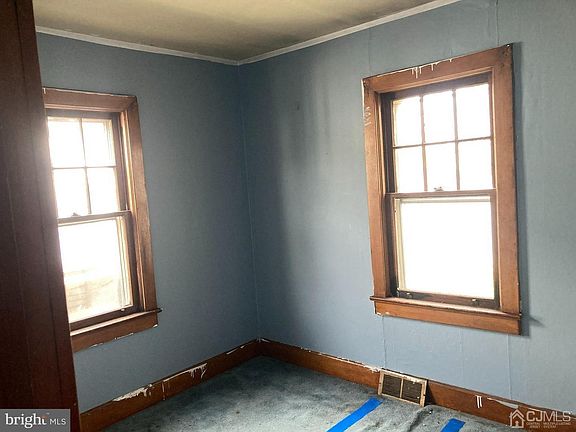 4th image of 121 Keswick Ave