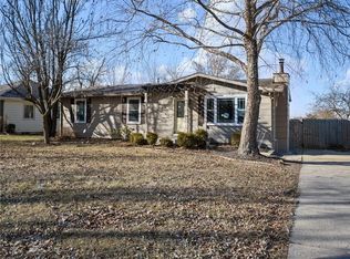 4201 Parklawn Dr, Des Moines, IA 50321