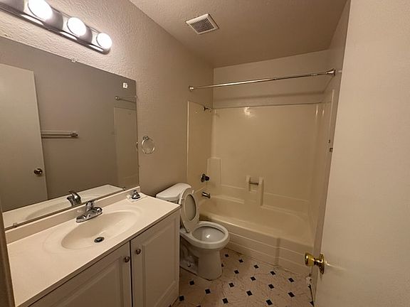 2nd image of 3708 Louisiana St