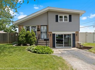 15059 Mission Ave, Oak Forest, IL 60452