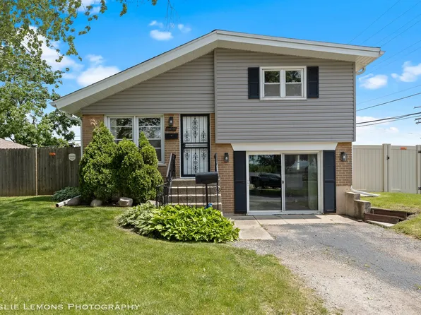 15059 Mission Ave, Oak Forest, IL 60452