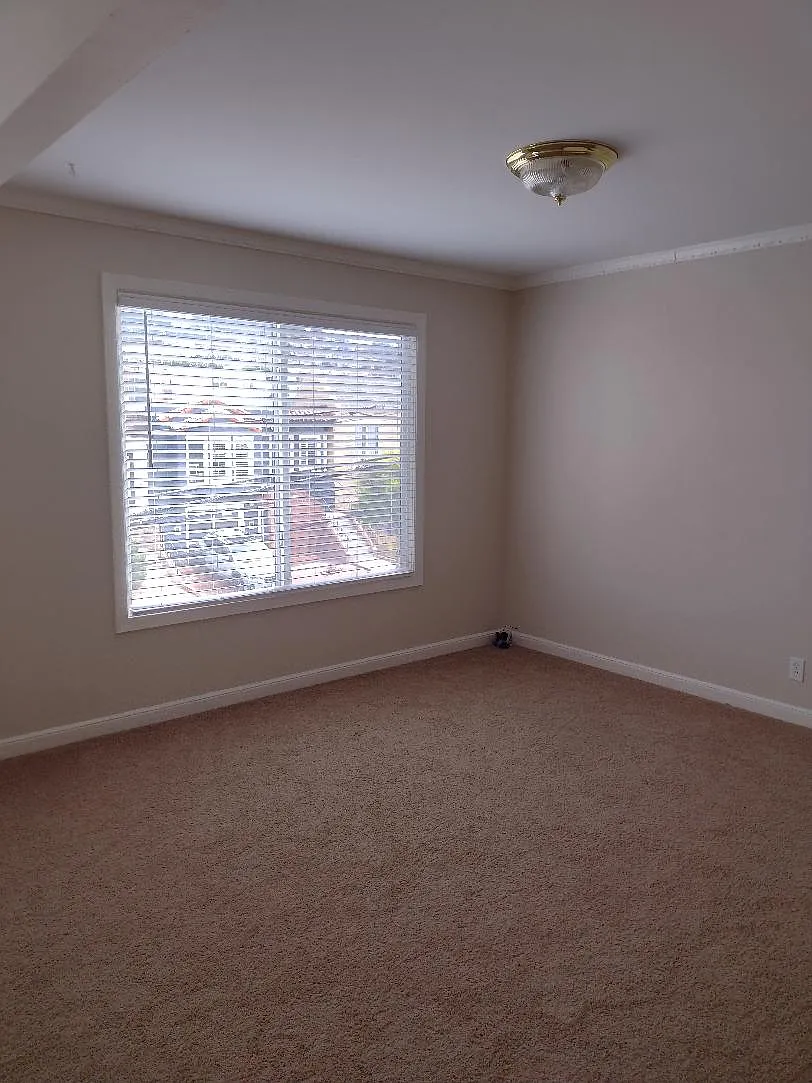 3 bed, 1.5 bath, 1300 sqft, $5,000 — Photo 4
