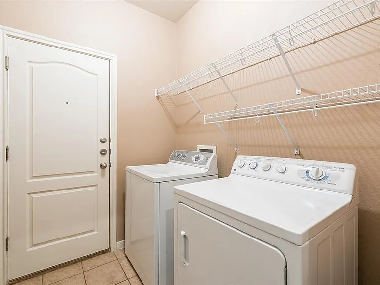 913 Brighton Pl — Photo 26