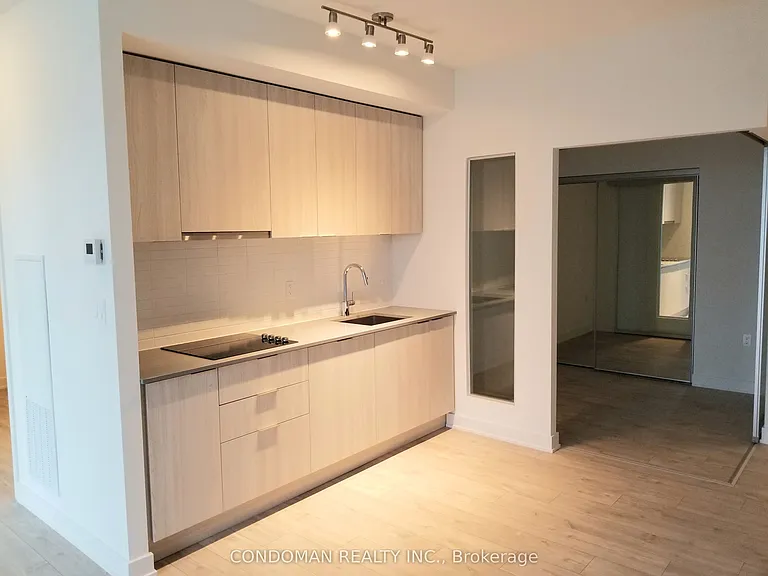 576 Front St W #1407E — Photo 2