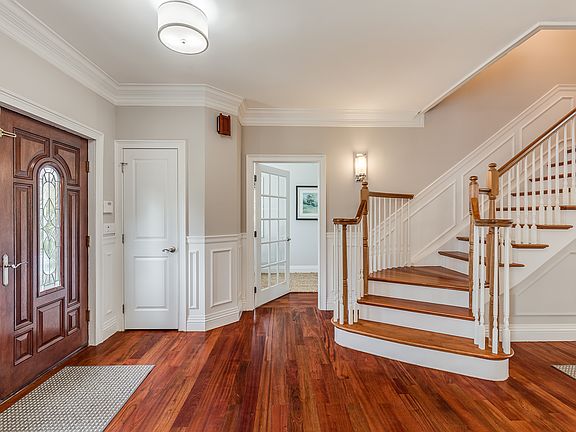 3rd image of 17 Cherry Dr E