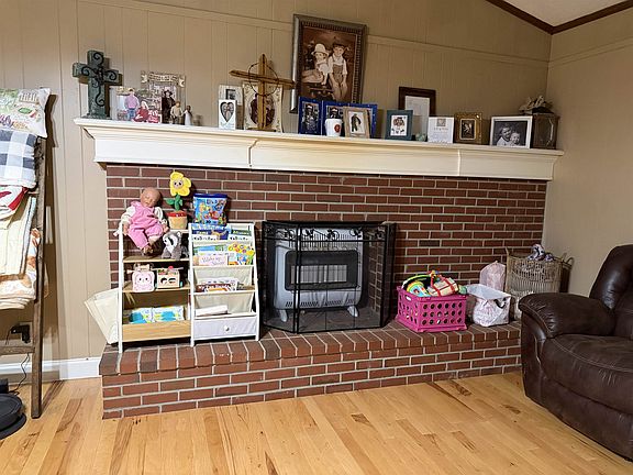 4th image of 345 Smith Cir