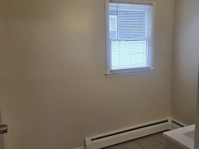 715 W Grove St #D — Photo 5