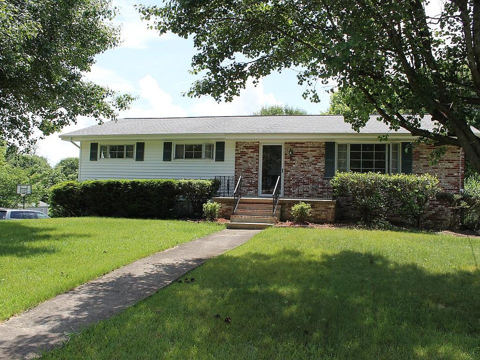 1st image of 303 Honeysuckle Ln