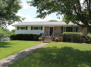 303 Honeysuckle Ln, Bristol, TN 37620