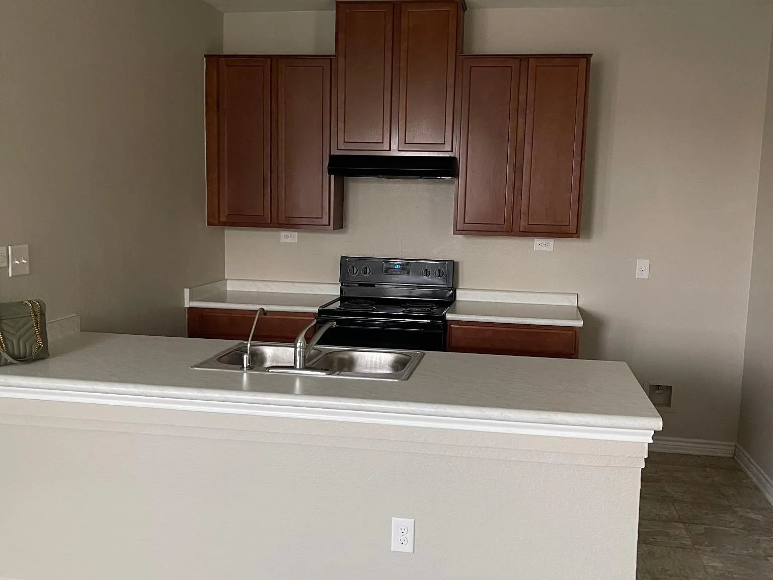 3 bed, 1356 sqft, $1,750 — Photo 4