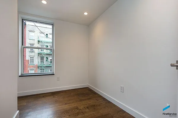 Rented by FirstService Realty (legacy) | media 23