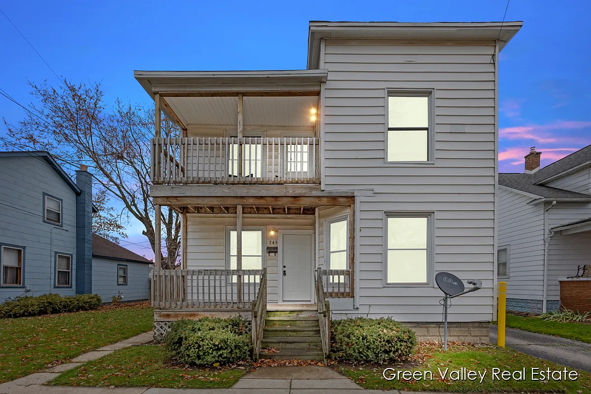 743 Crosby St NW - 2 — Photo 2
